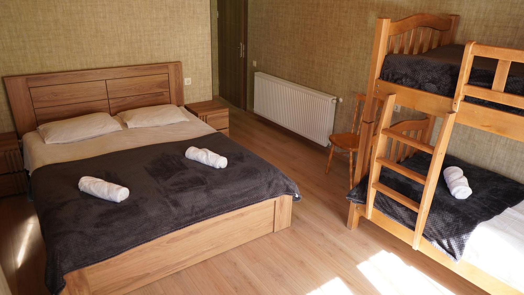 Archil And Nino Gigauri Guest House Kazbegi Exteriör bild
