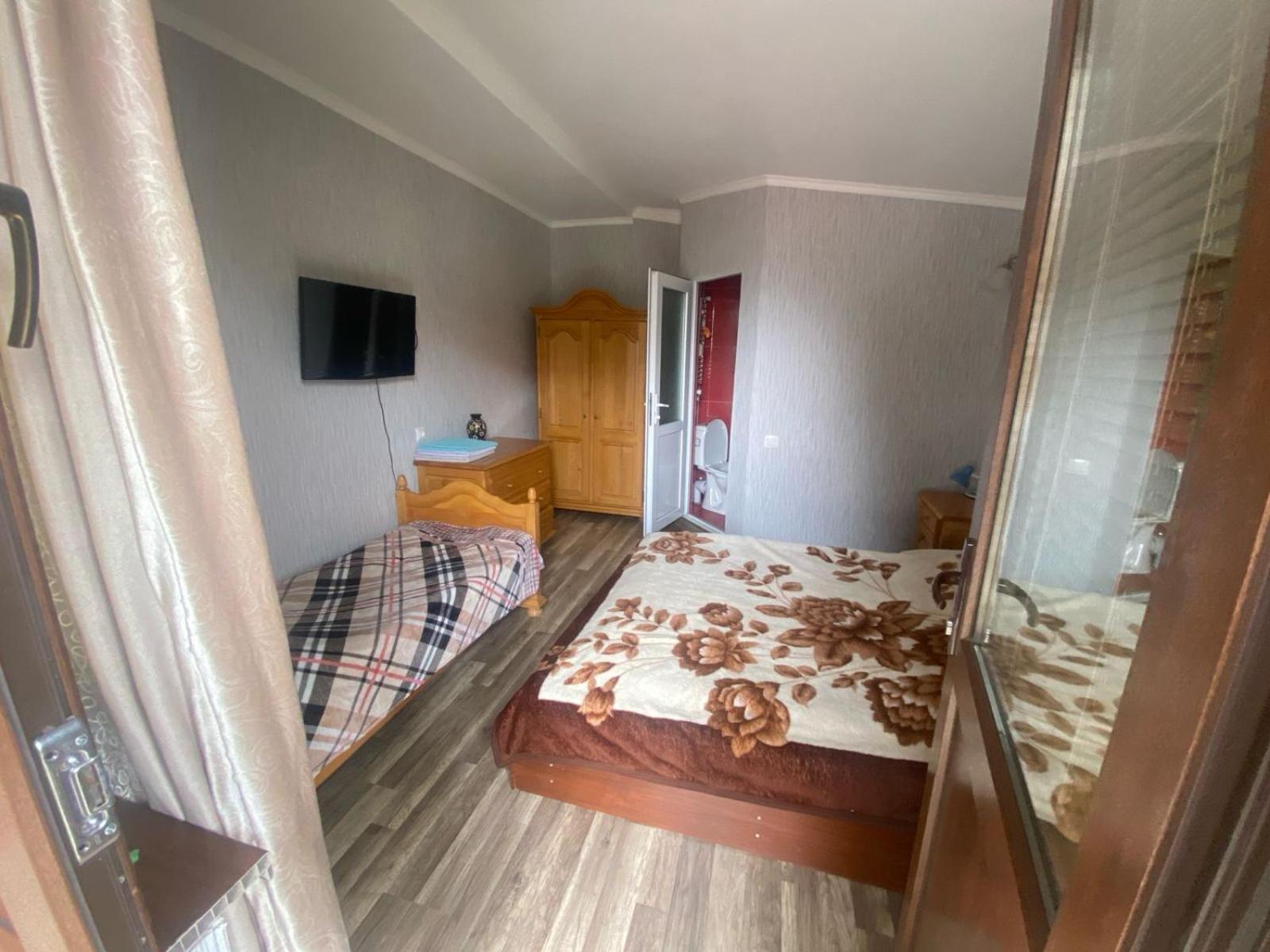 Archil And Nino Gigauri Guest House Kazbegi Exteriör bild