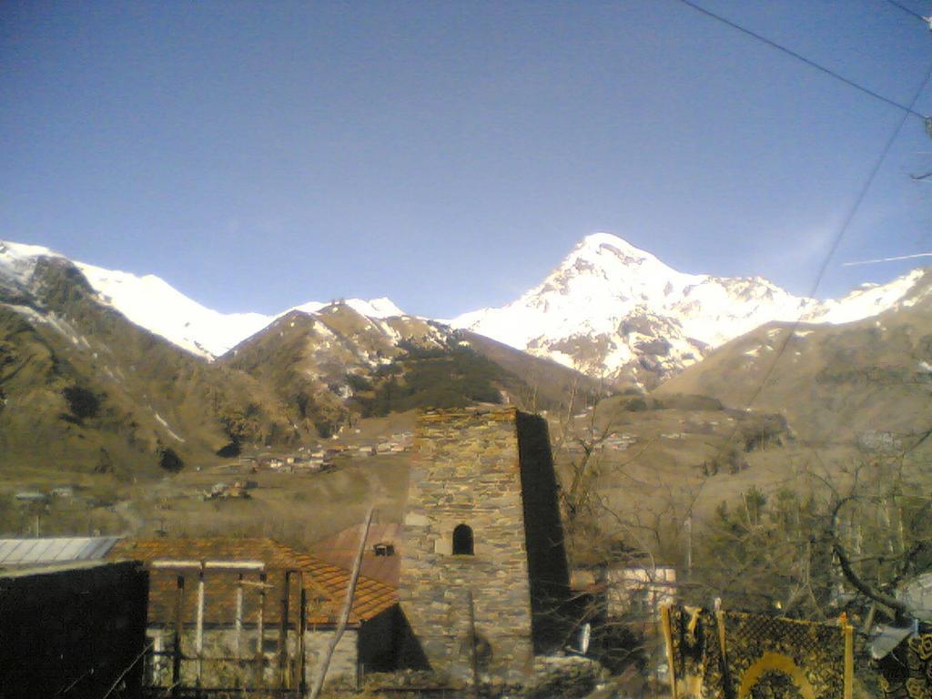 Archil And Nino Gigauri Guest House Kazbegi Exteriör bild